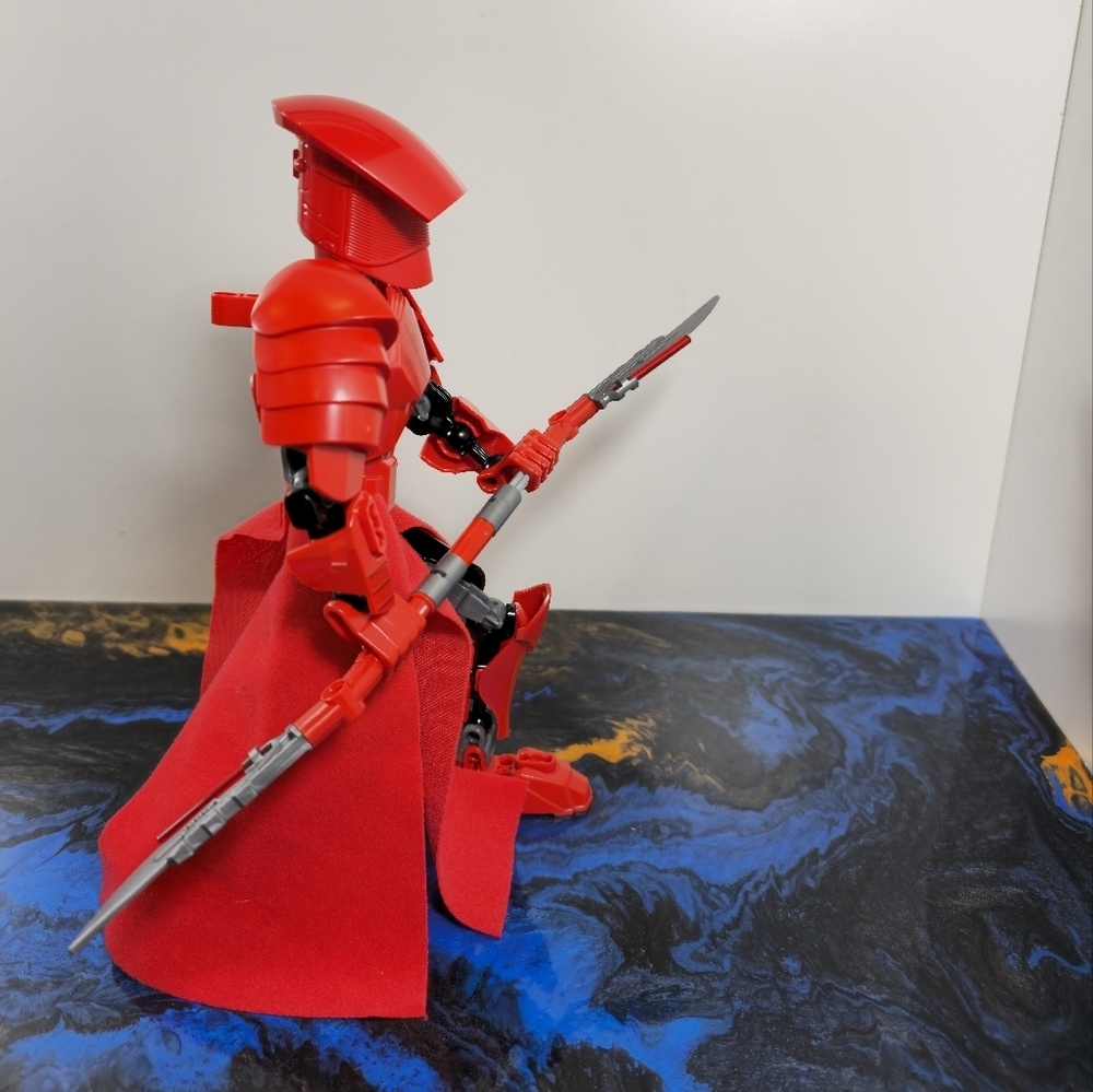 Lego buildable 10" figure Elite Praetorian Guard - Picture 3 of 5